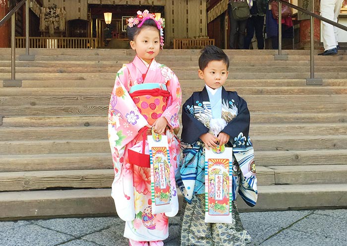 Niños con Kimono Japonés Kids in Japanese Kimono